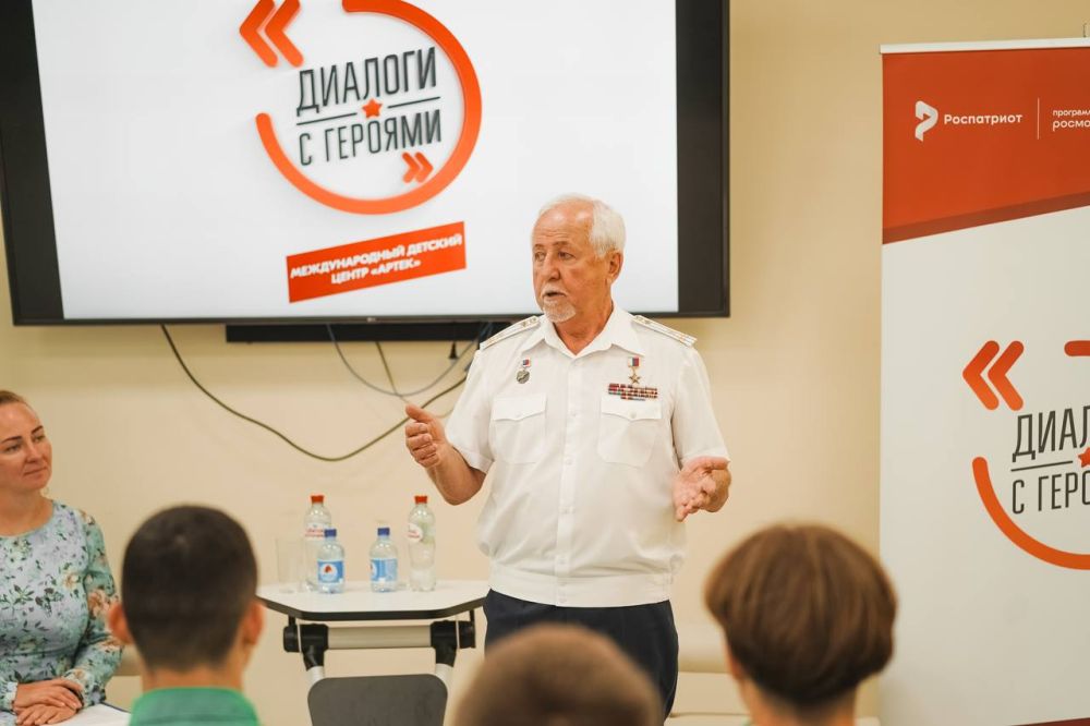 Герой Российской Федерации Евгений Зеленов встретился с молодыми людьми в Международном детском центре «Артек»