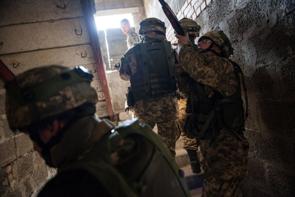 Украинский военнопленный раскрыл, чем зеков заманивают в ВСУ