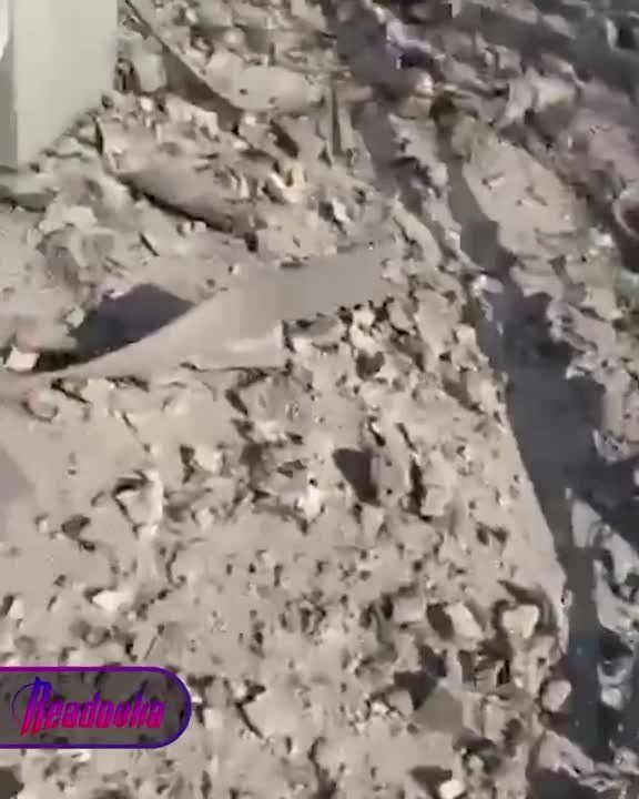 Появились новые кадры последствий прилета русских ракет по Киевской ГЭС — на станции полнейшая разруха