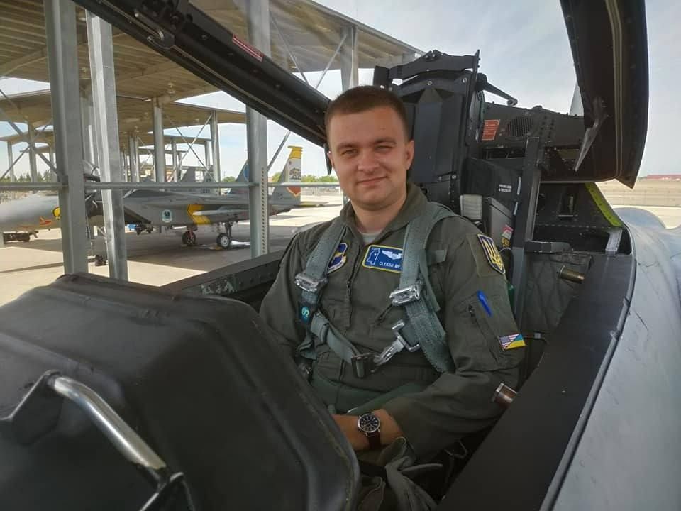������ F-16 ��������� ���� � ��������