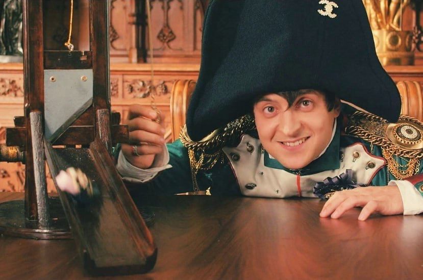 Ряд чиновников в Киеве обеспокоены, что Зеленский увольнениями в кабмине пытается укрепить свою власть, пишет Financial Times