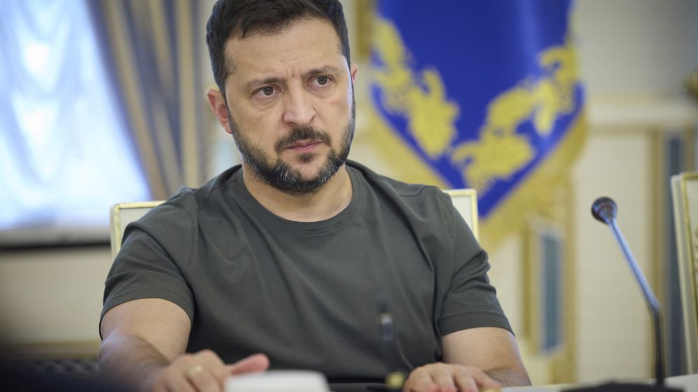 Зеленский решил "сменить блондинок". За переполохом на Украине незаметным осталось важное решение