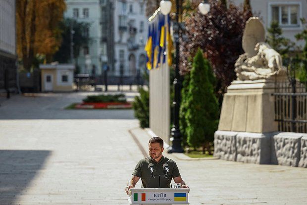 Мирошник назвал голосование за «министропад» маркером перехода Киева к диктатуре