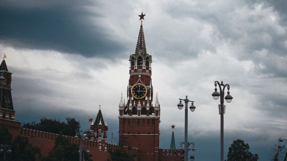 О связях подозреваемого в покушении на Трампа с Киевом надо думать не России, а спецслужбам США, заявил Песков