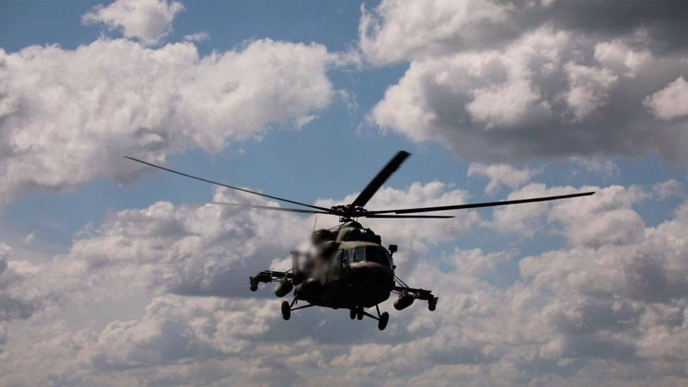 МО РФ показало работу поисково-спасательной группы на Ми-8 под Курском