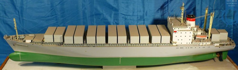 Сегодня в нашей рубрике «Портреты гражданских судов: коллекция Музея морского флота» мы расскажем о контейнеровозе «Художник Сарьян»