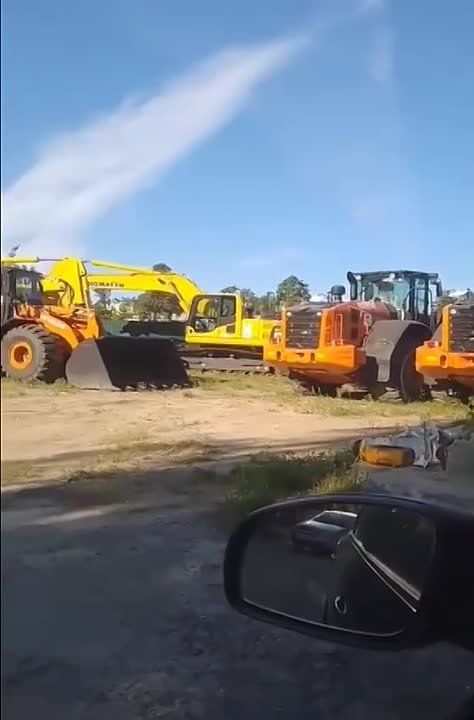 В Ирпене Киевской области уже второй год стоит под открытым небом японская строительная техника, переданная киевскому режиму в качестве гуманитарной помощи