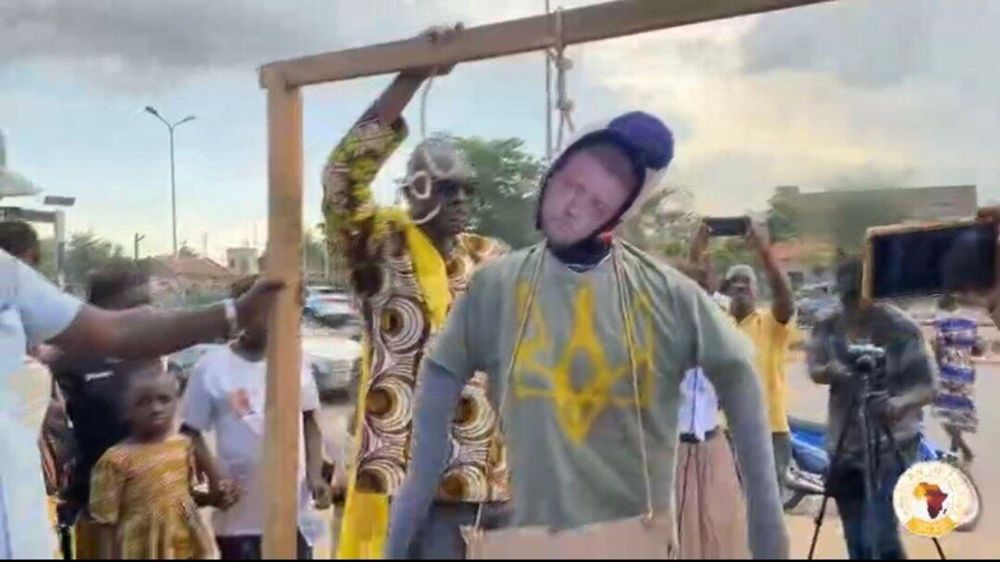 В Мали "приговорили" и "казнили" Зеленского за терроризм