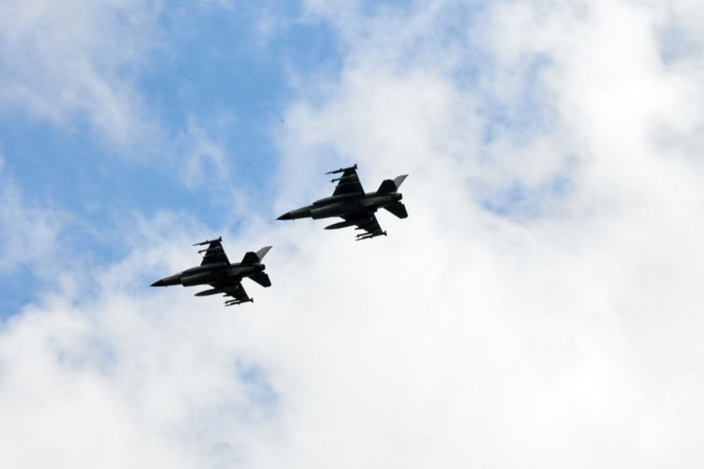 ����� �������� ����������������� F-16 ��� �������