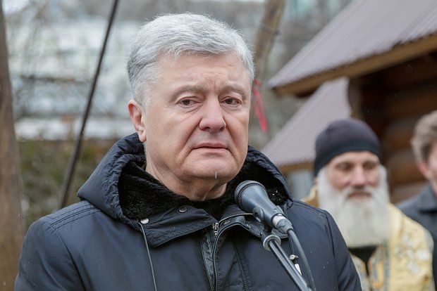 Порошенко: в первые часы полномасштабного конфликта власть сбежала из Киева
