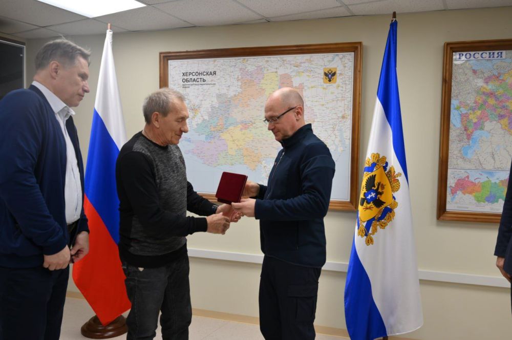 Сергей Марков: В Херсонской области Сергей Кириенко вручил награду Владимиру Харлану, главврачу Алешкинской больницы