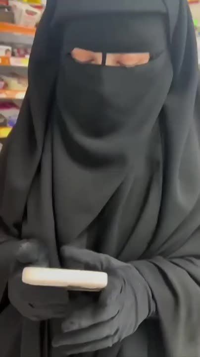 "Заставь меня снять тогда": никаб снова стал причиной конфликта