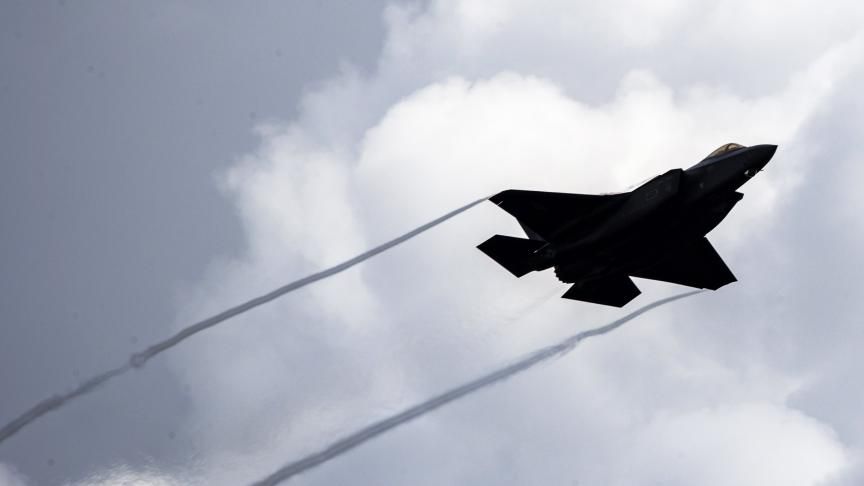 ������� ������� ������� � � ���� ���� �������� F-16 �� �����