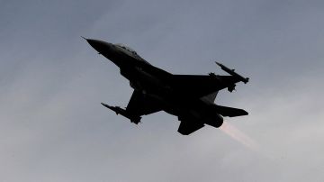  :      F-16  2024 