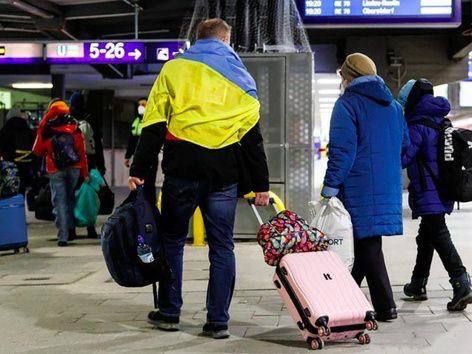 Недовласть больше не считает украинцами тех, кто выехал за границу