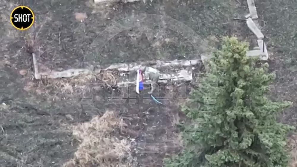 Русский флаг в Лозовой. На днях русские воины полностью освободили населнный пункт Лозовая Харьковской области