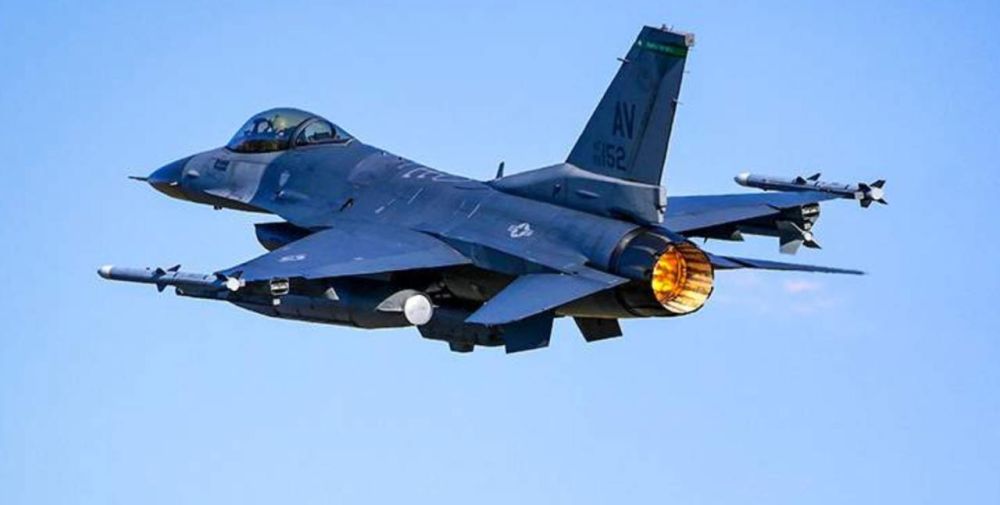 �������� ��������� �������������� ������ F-16 � ���������