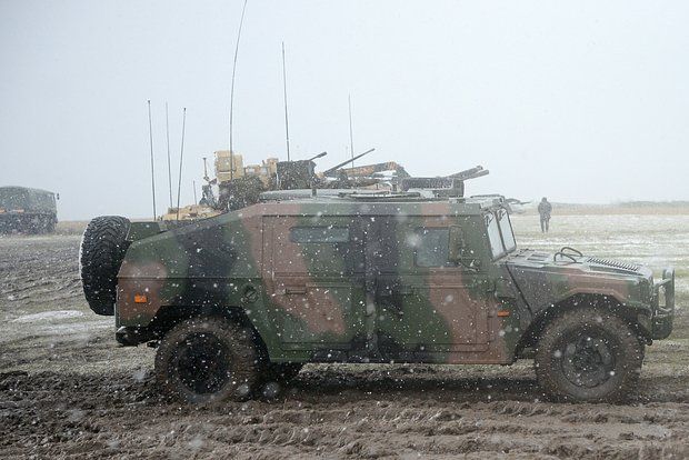 ������� RT ������� �������, ��� ��� �� Humvee ������ � ������� � �������������