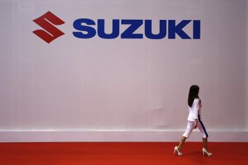  Suzuki       