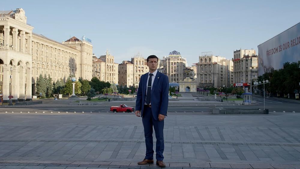 Сергей Веселовский: А помните эпизод сериала "Слуга народа", в котором Василий Голобородько стоит в центре обезлюдевшего Киева, потом бежит по залу вылета аэропорта "Борисполь" и кричит от ужаса, видя взлетающий самолёт с...