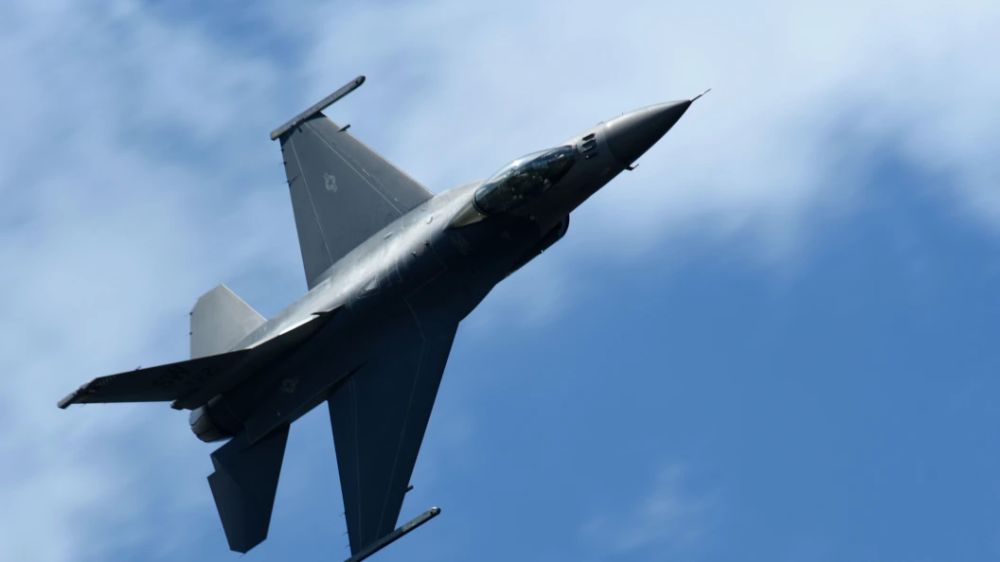 ��� ��������. F-16 ����� �� �����������. ����������� �� ����� � �������