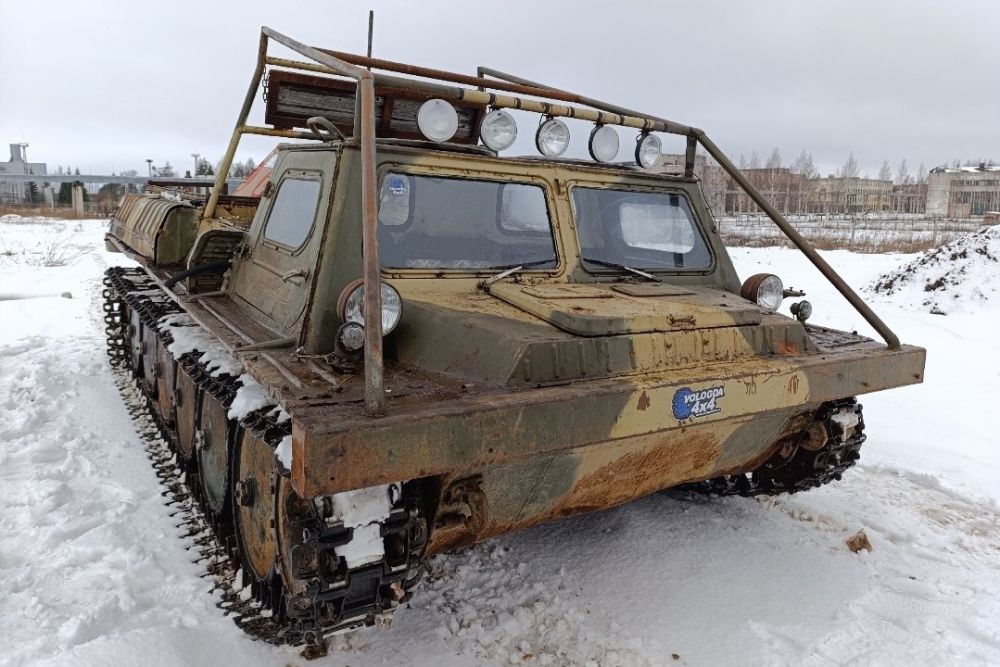 Команда специалистов «Вологда 4х4» отреставрировала гусеничный транспортер