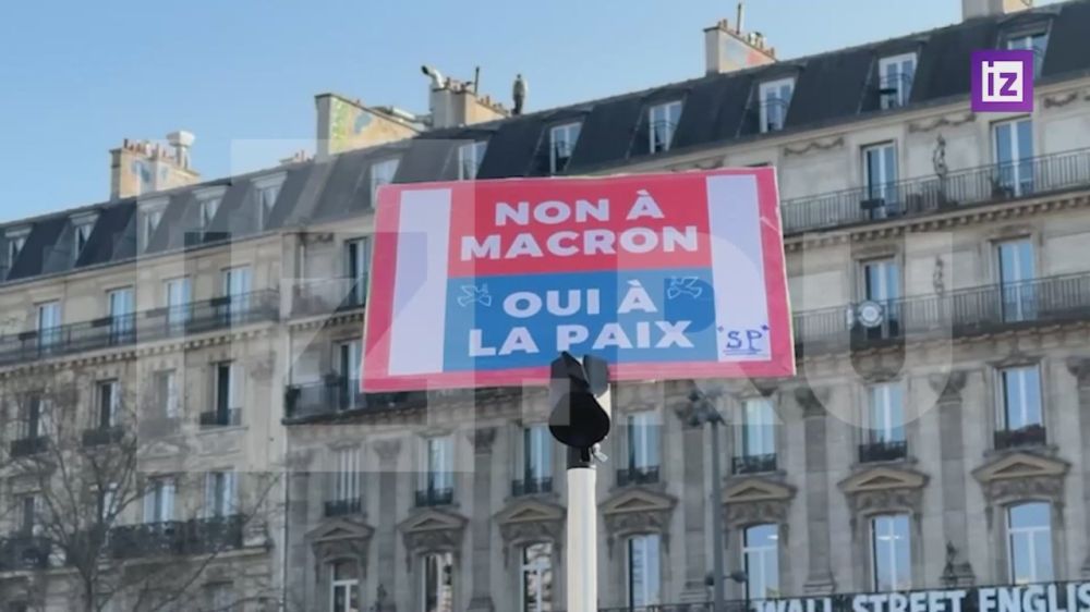 Протесты против "коалиции желающих", политики Эммануэля Макрона и Франции на Украине проходят в Париже