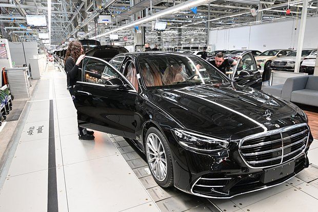 Bloomberg: Porsche � Mercedes-Benz �������� $3,7 ���� ��-�� ������ ������� ���