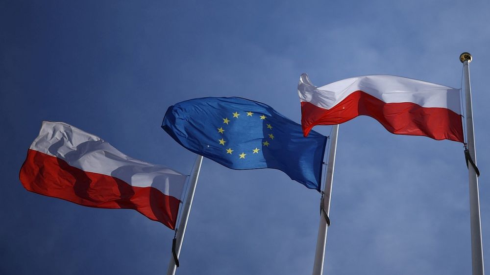 Экс-премьер Польши Миллер заявил, что посол Украины ведет себя нагло