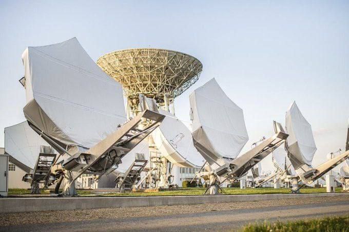 �� �� ������ �����. ����������� �������������������� �������� Eutelsat �������, ��� ���������� ������������� � ������������ �������� ����������� ����� Starlink � ����� ����������� ����� � �������
