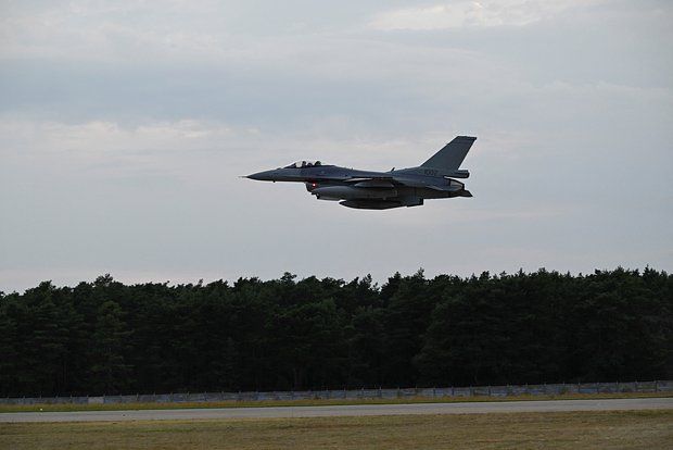 ����������: F-16 ��������� ��� ������� ��� ���� ���������� �������� ���
