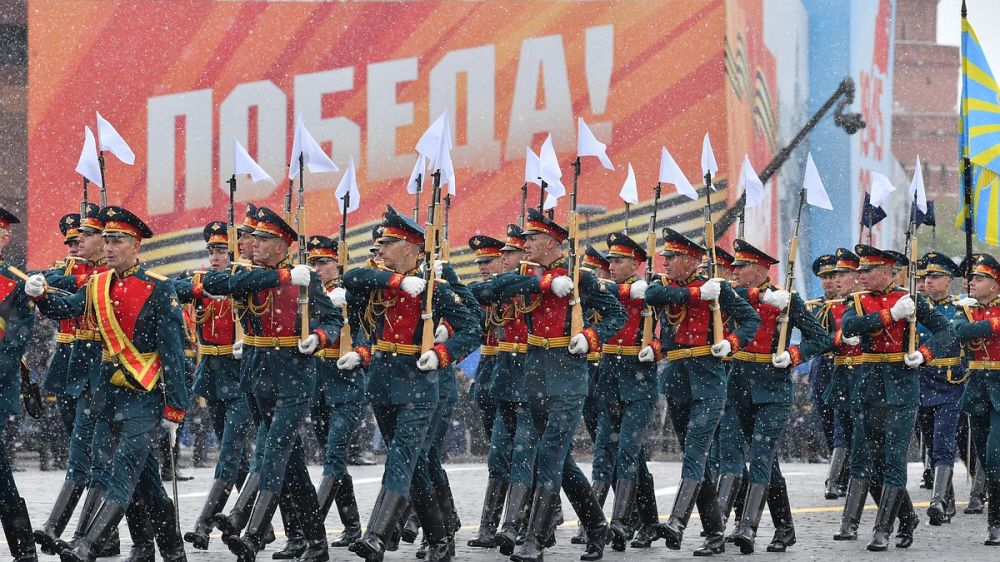 Зеленский придумал новый коварный план: Киев надеется перехватить внимание у парада Победы в Москве