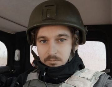 Денис Григорюк: Зеленский заявляет, что Украина хочет "безусловного мира", мол только после этого, они так уж и соизволят поговорить с Россией