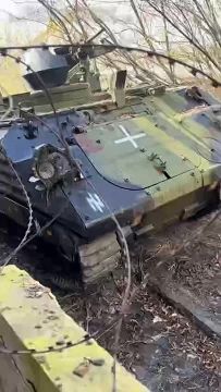 Владислав Евтушенко: Брошенный полком "Навоз" (ныне он называется 3-ей штурмовой бригадой) американский бронетранспортер M113