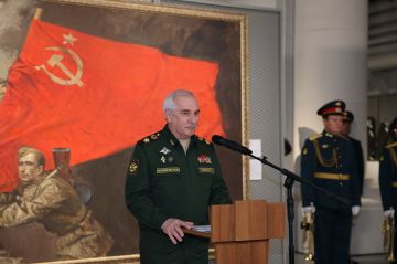 Минобороны России: Заместитель Министра обороны Российской Федерации – начальник Главного военно-политического управления ВС РФ генерал армии Виктор Горемыкин открыл выставку «Грековцы. Под знаменем Победы» в парке Зарядье