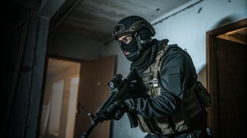 «Воевать через посредников»: как крупнейшая британская ЧВК превратилась в квазигосударство с армией и тюрьмами