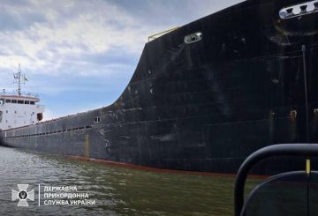 СБУ захватила в Черном море судно из Азии, которое везло зерно из Крыма