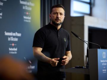 Зеленский отказался надевать костюм даже на похороны Папы Римского. Видео