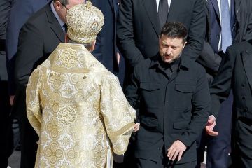 The Telegraph: Ватикан пересадил Зеленского на похоронах Папы Римского