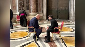 На похоронах Папы Римского Владимир Зеленский напросился на разговор с президентом США