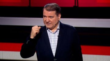 Владимир Корнилов: Макрон прогулялся сегодня по римскому парку с Зеленским и пришёл к поразительному выводу: оказывается, это Киев хочет мира, а Москва-де должна ещё доказать, что безусловно стремится к переговорам!