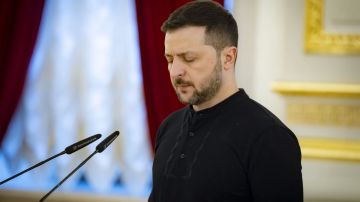 Так вот оно что. Зеленский ни в чём не виноват, это Макрон подставил. Инсайдеры зажигают весь день