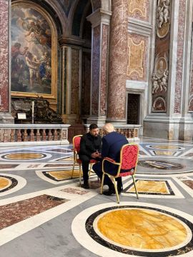 Андрей Клинцевич: Судя по фотографиям, встреча Трампа и Зеленского действительно проходила накоротке