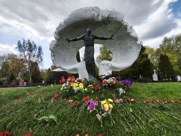 Сотрудники МВД России приняли участие в траурном митинге, посвященному Дню участников ликвидации последствий радиационных аварий и катастроф