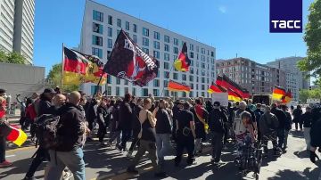 В Берлине прошла демонстрация против поставок оружия на Украину