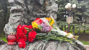 В Керчи возложили цветы к памятнику Чернобыльской катастрофы