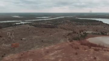 Буквально первые дни СВО, бомберы уходят домой, после помощи сухопутным частям нашей армии