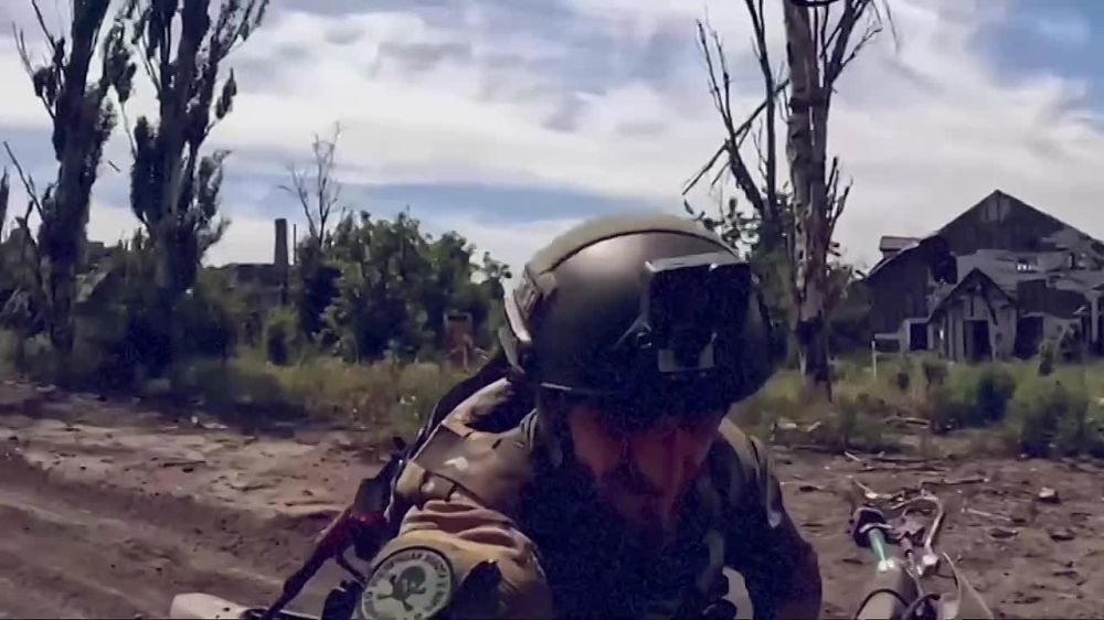 «Ботокс» Иван Демидов.. 40 дней. С братом ни раз проговаривали, как и что делать на случай смерти. В 22-ом в Запорожье, в 23-м на Южно-Донецком, крайний раз в 24-ом в Курске, в 25-ом в Белгороде. Всегда проговаривали эти...