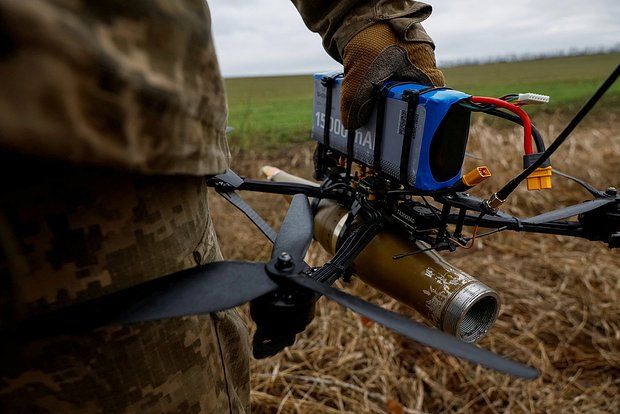 В результате атаки БПЛА ВСУ в Луганске погибли два сотрудника МЧС