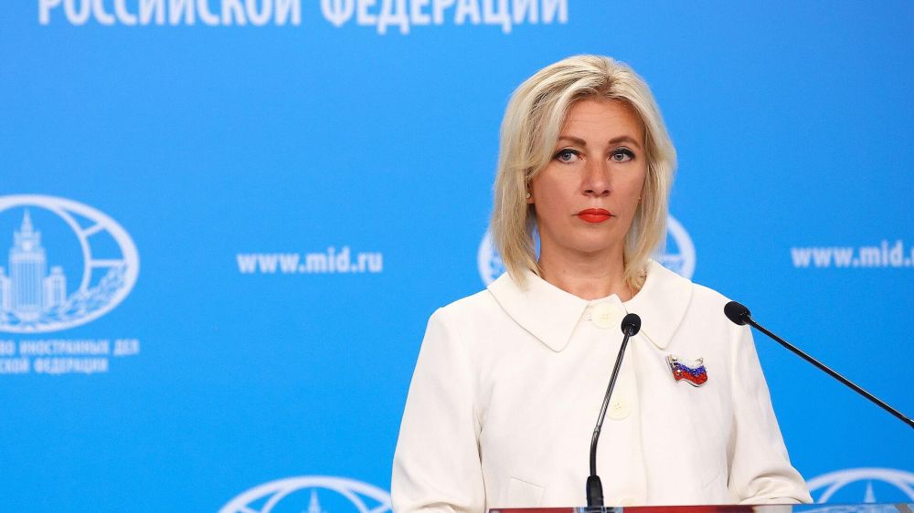 Зеленский станет антипримером в воспитании детей, считает Захарова